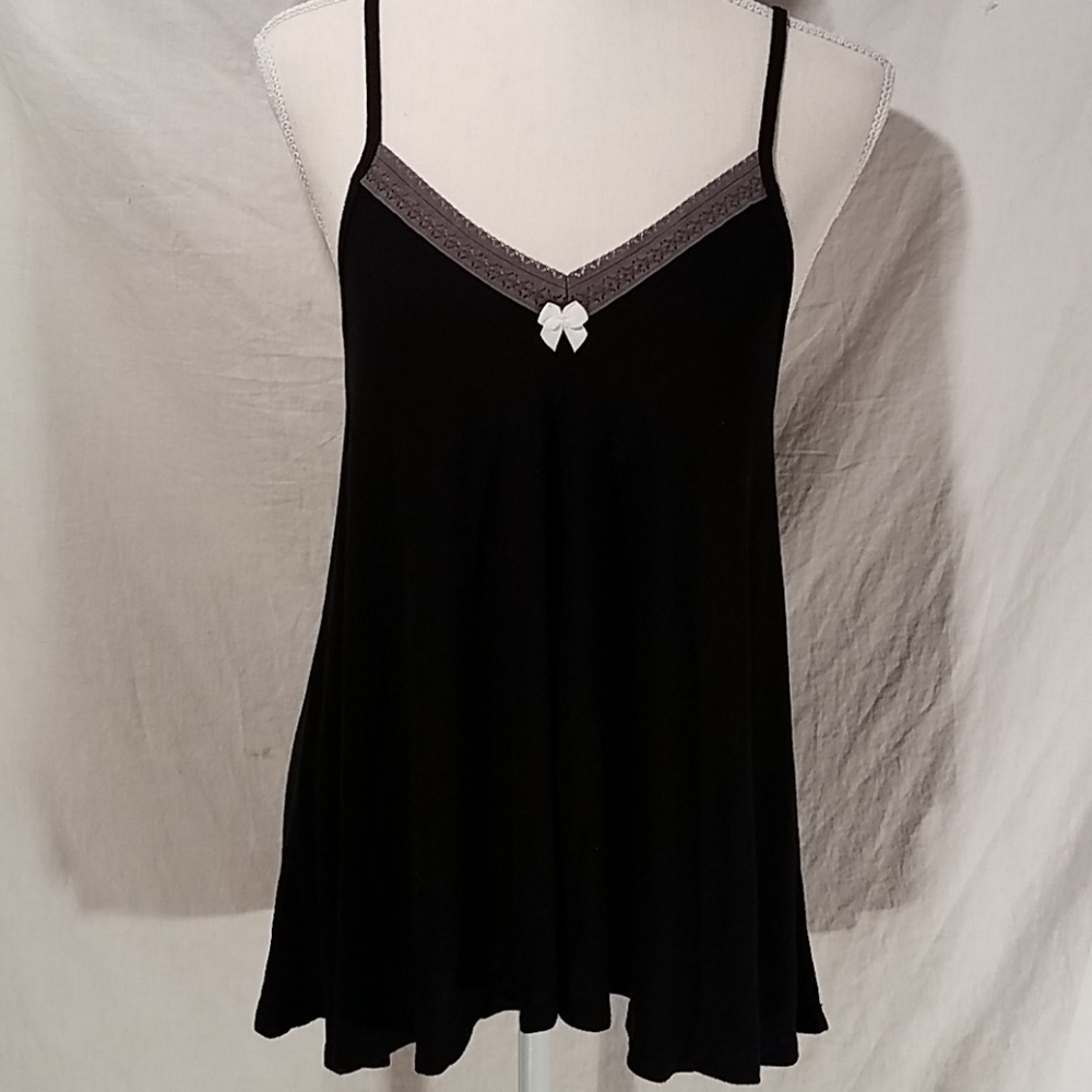 Between the Sheets sz s black chemise like new